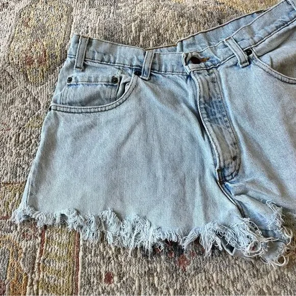 Woman’s Levi size 545 light wash size 10 jean shorts - Picture 2 of 6